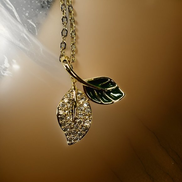 Gold 0.5 ct Zircon Relief Sprout Pendant Necklace - Picture 7 of 17